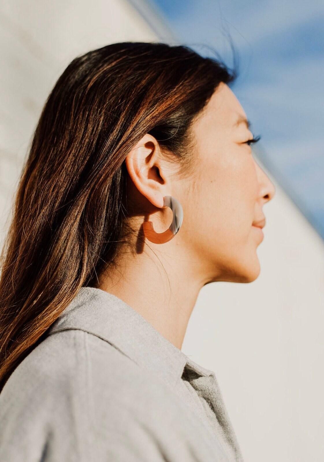 Palmer Hoop Earrings in Coral Grey - Cooper Lucy