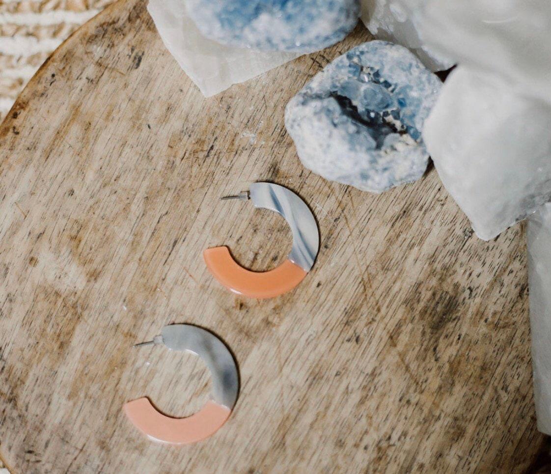 Palmer Hoop Earrings in Coral Grey - Cooper Lucy