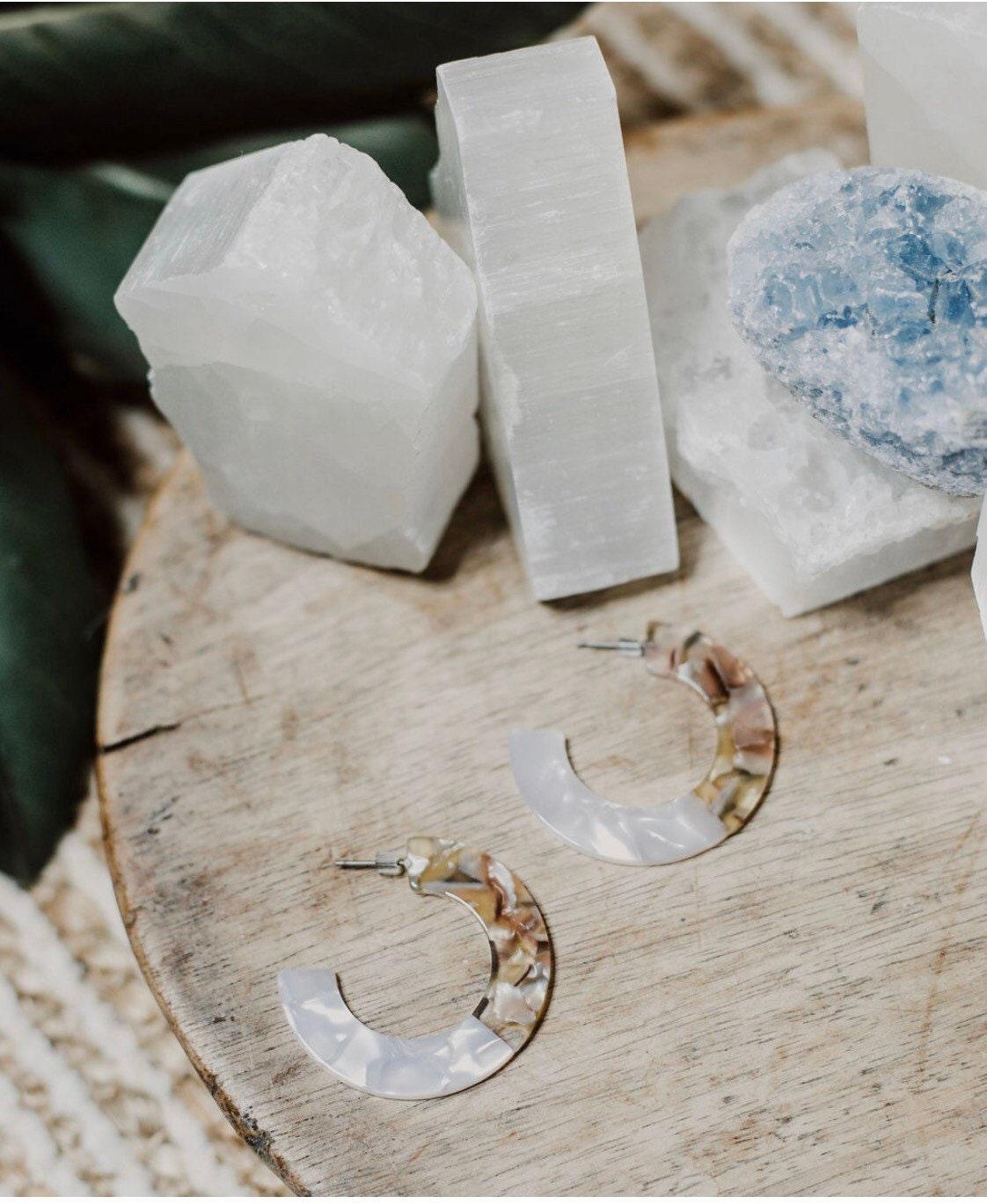 Palmer Hoop Earrings in Alabaster Pearl - Cooper Lucy