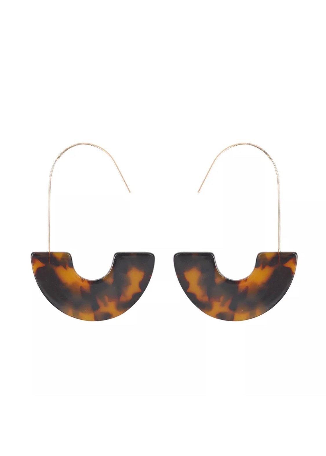 Resin Wire Hoop Earrings in Classic Tortoise - Cooper Lucy