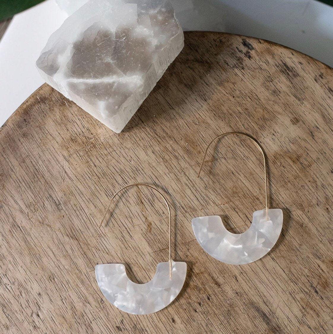 Resin Wire Hoop Earrings in Albino Tortoise - Cooper Lucy
