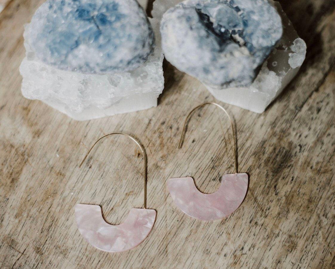 Resin Wire Hoop Earrings in Blush Tortoise - Cooper Lucy
