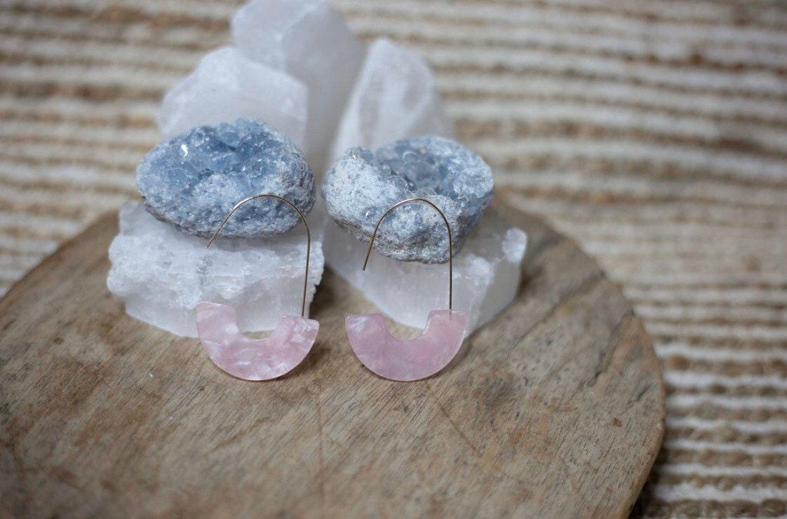 Resin Wire Hoop Earrings in Blush Tortoise - Cooper Lucy