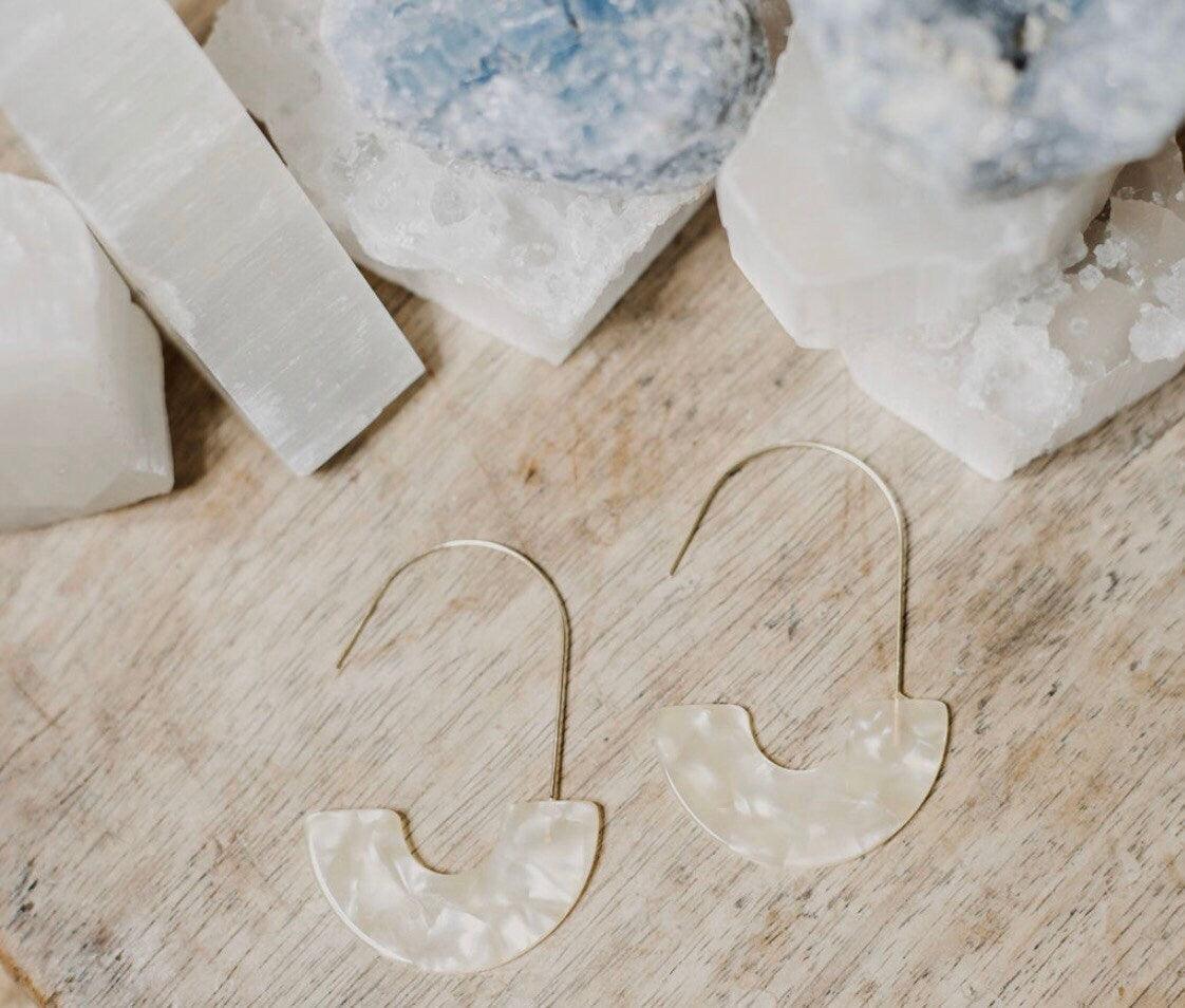Resin Wire Hoop Earrings in Bone Tortoise - Cooper Lucy