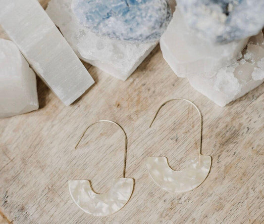 Resin Wire Hoop Earrings in Bone Tortoise - Cooper Lucy
