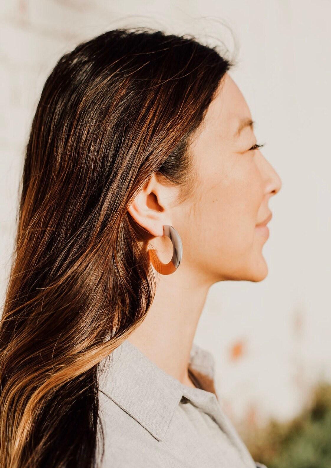Palmer Hoop Earrings in Coral Grey - Cooper Lucy